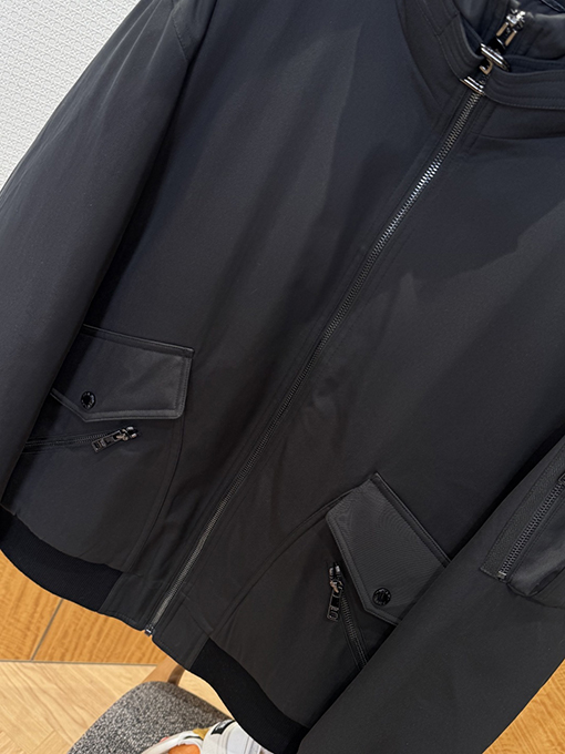 プラダ 袖パッチジッパーポケットダウンジャケット