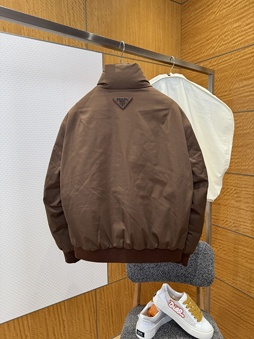 プラダ 袖パッチジッパーポケットダウンジャケット