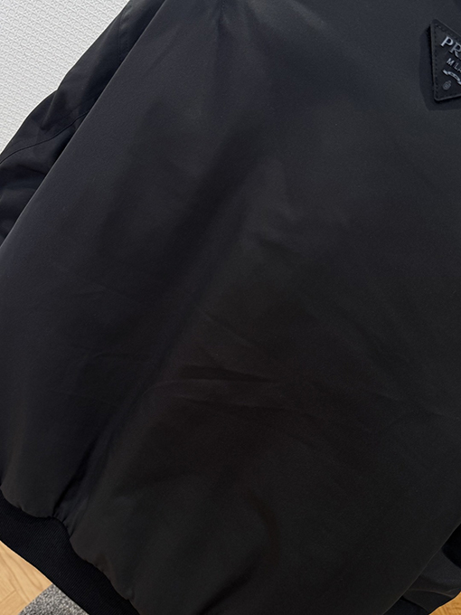 プラダ 袖パッチジッパーポケットダウンジャケット