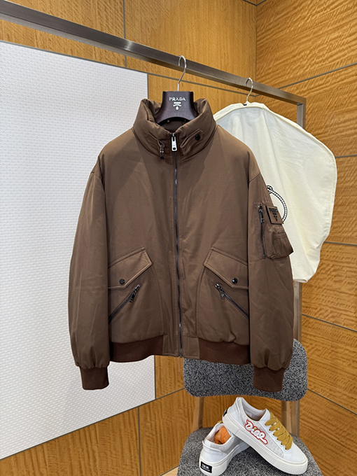 プラダ 袖パッチジッパーポケットダウンジャケット