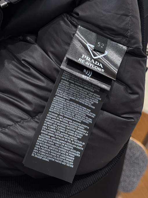 プラダ 袖パッチジッパーポケットダウンジャケット