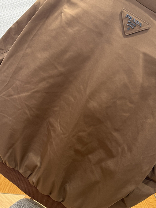 プラダ 袖パッチジッパーポケットダウンジャケット