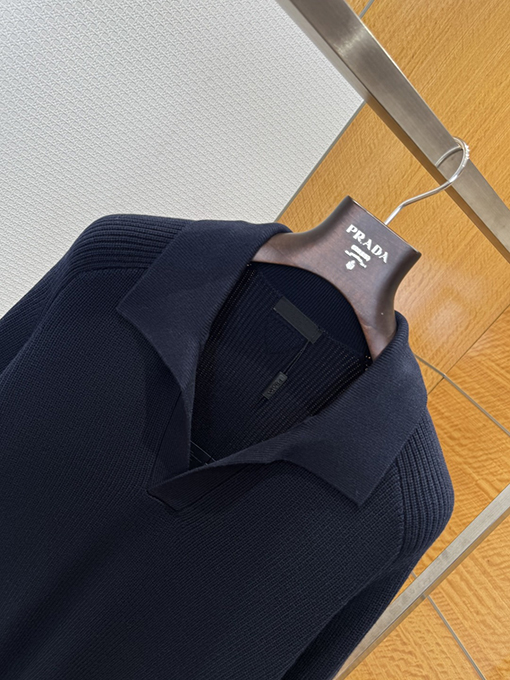 プラダコピー カジュアルなニット襟付きセーター