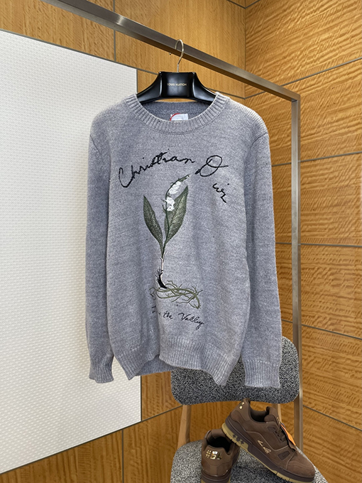 ディオール スズランの刺繍入りレターニットセーター