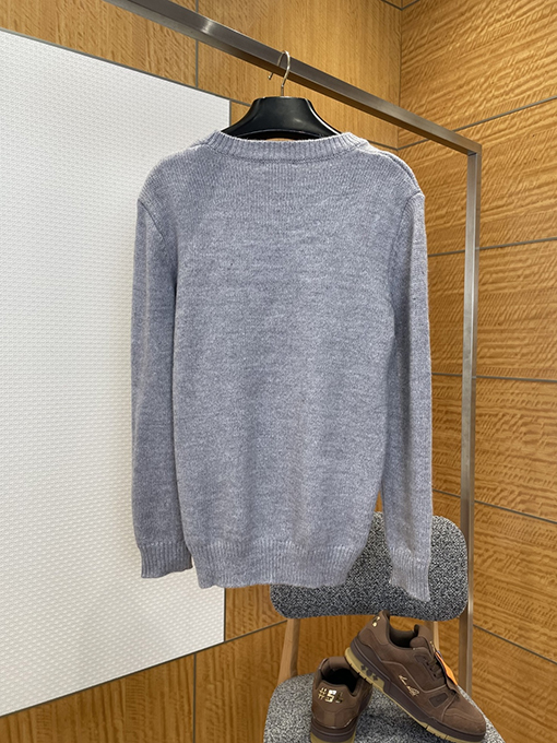 ディオール スズランの刺繍入りレターニットセーター