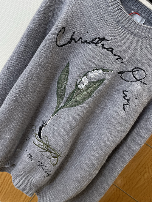 ディオール スズランの刺繍入りレターニットセーター