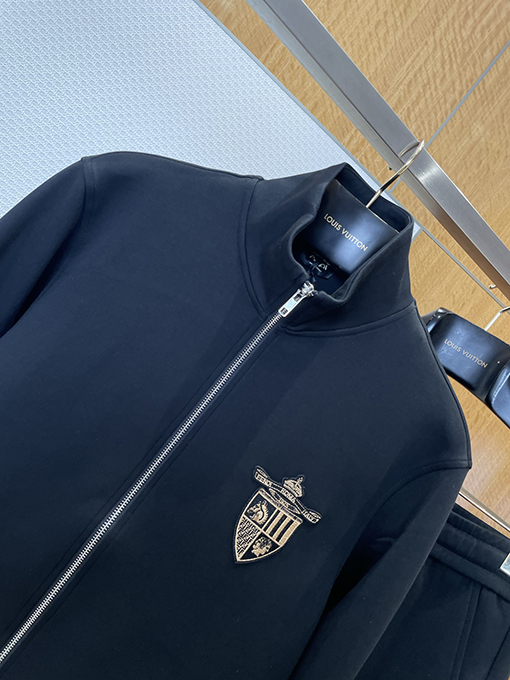 フェンディコピー バッジ刺繍スタンドカラートラックスーツ