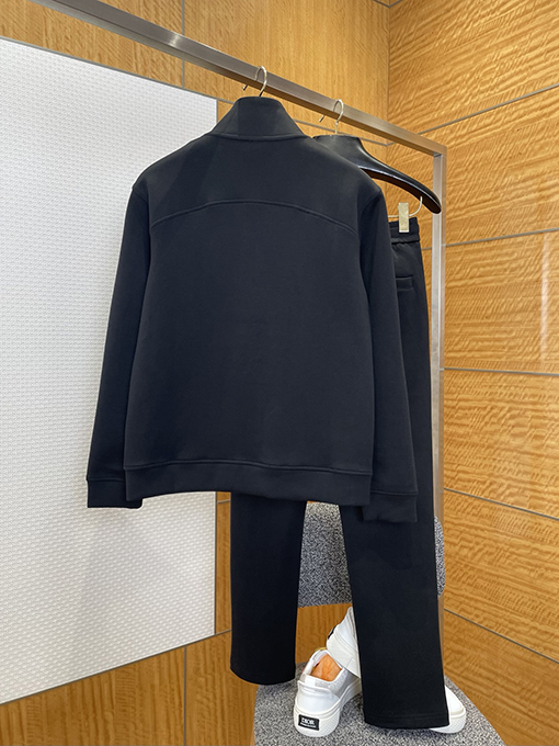 フェンディコピー バッジ刺繍スタンドカラートラックスーツ