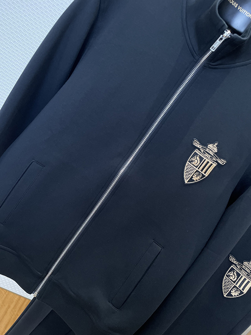 フェンディコピー バッジ刺繍スタンドカラートラックスーツ