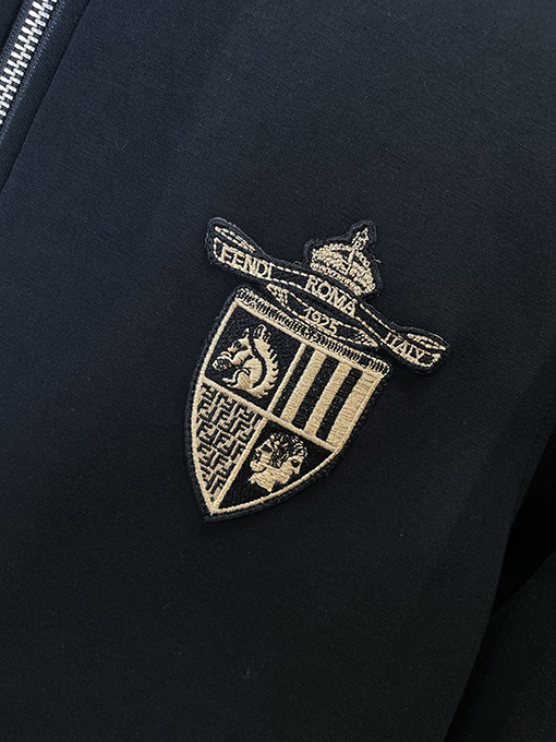 フェンディコピー バッジ刺繍スタンドカラートラックスーツ