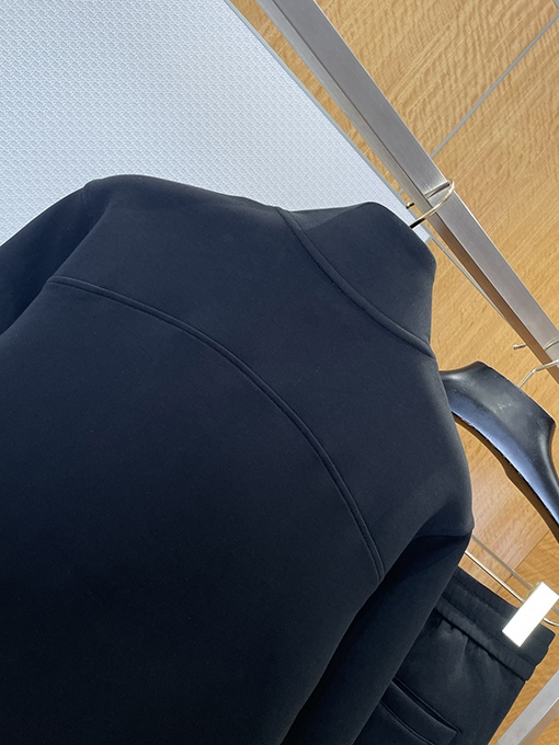 フェンディコピー バッジ刺繍スタンドカラートラックスーツ