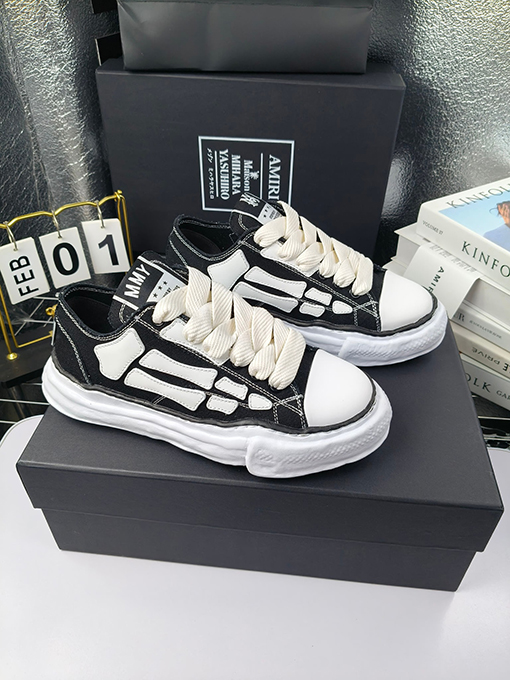 アミリスーパーコピー 骨を溶かすコラボレーションスケートシューズ