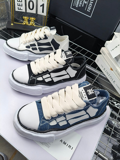 アミリスーパーコピー 骨を溶かすコラボレーションスケートシューズ