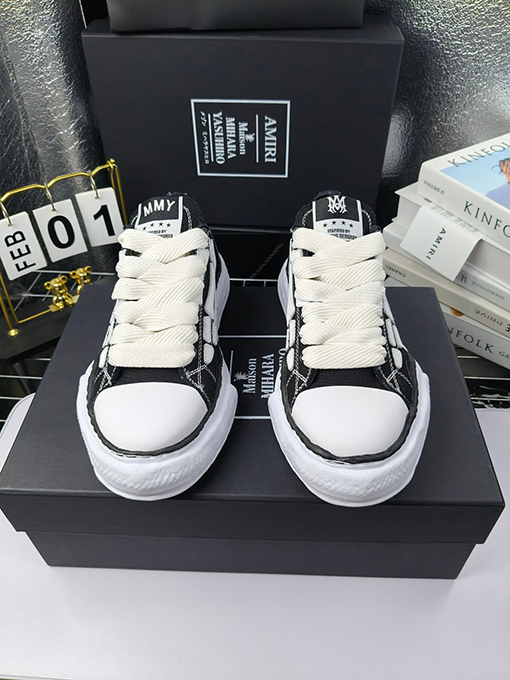 アミリスーパーコピー 骨を溶かすコラボレーションスケートシューズ