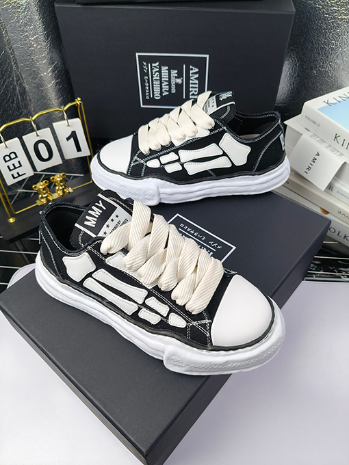 アミリスーパーコピー 骨を溶かすコラボレーションスケートシューズ