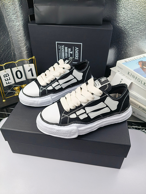 アミリスーパーコピー 骨を溶かすコラボレーションスケートシューズ