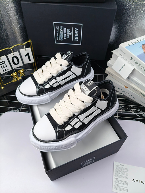 アミリスーパーコピー 骨を溶かすコラボレーションスケートシューズ