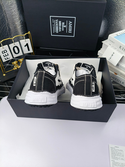 アミリスーパーコピー 骨を溶かすコラボレーションスケートシューズ