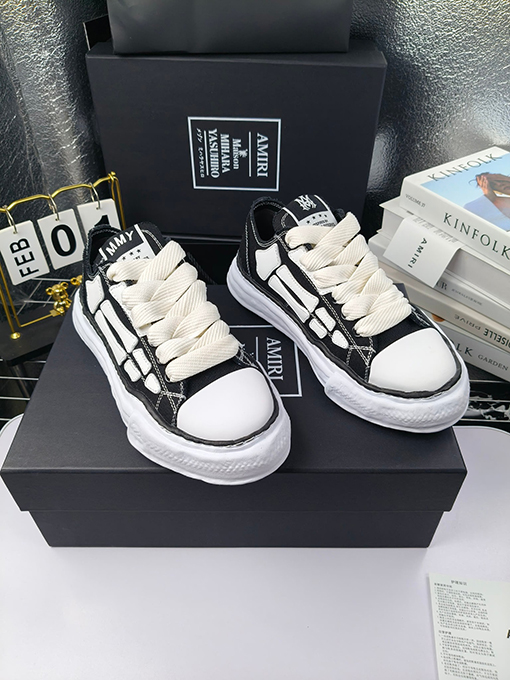 アミリスーパーコピー 骨を溶かすコラボレーションスケートシューズ