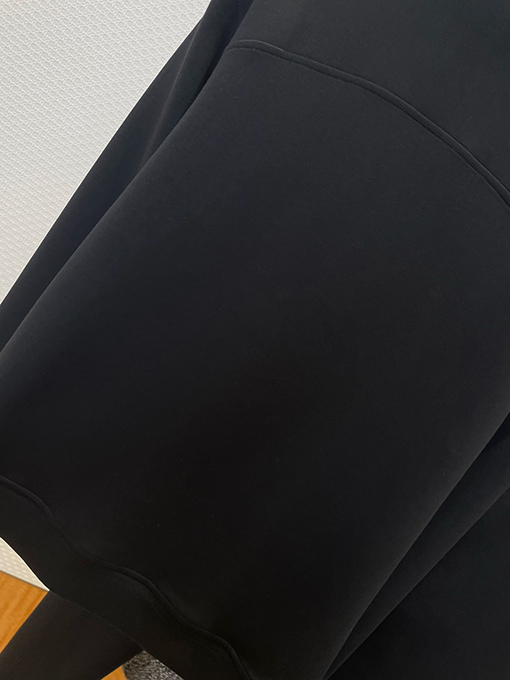 モンクレール スタンドカラーのジップアップトラックスーツ