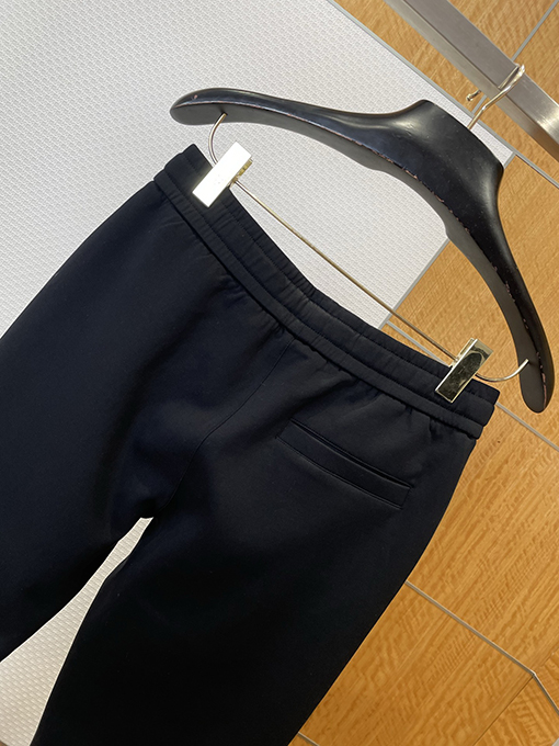 モンクレール スタンドカラーのジップアップトラックスーツ