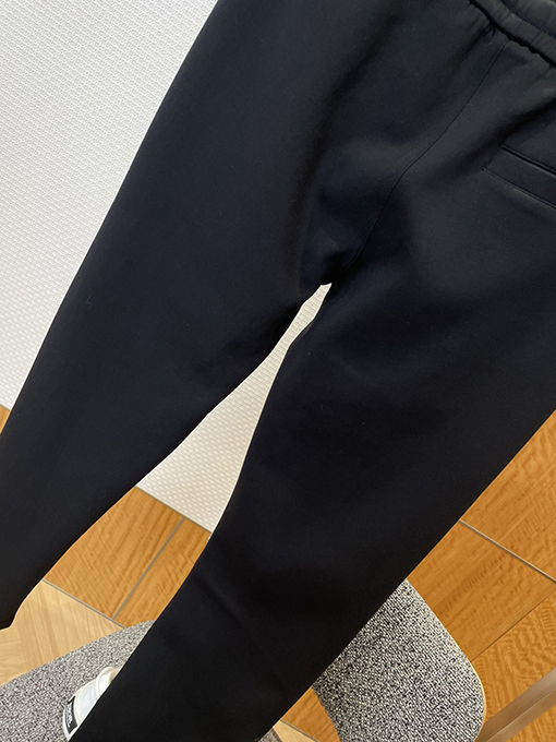 モンクレール スタンドカラーのジップアップトラックスーツ