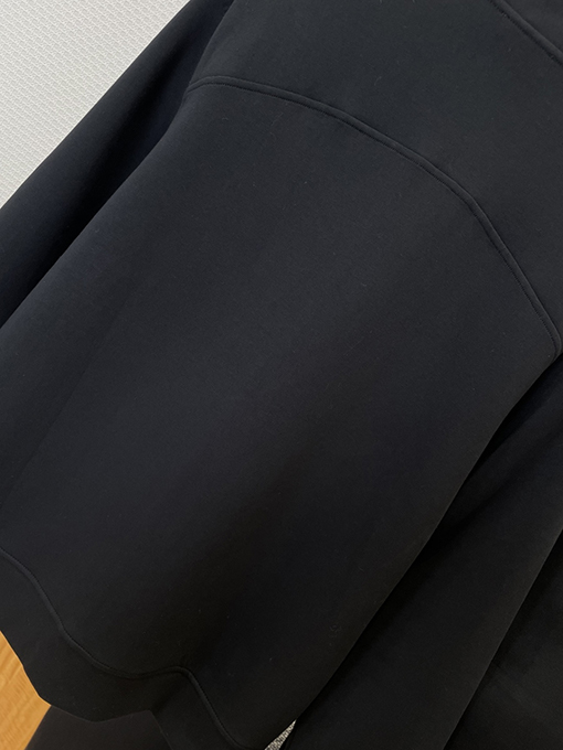 プラダコピー トライアングルロゴスタンドカラージッパーカジュアルスーツ