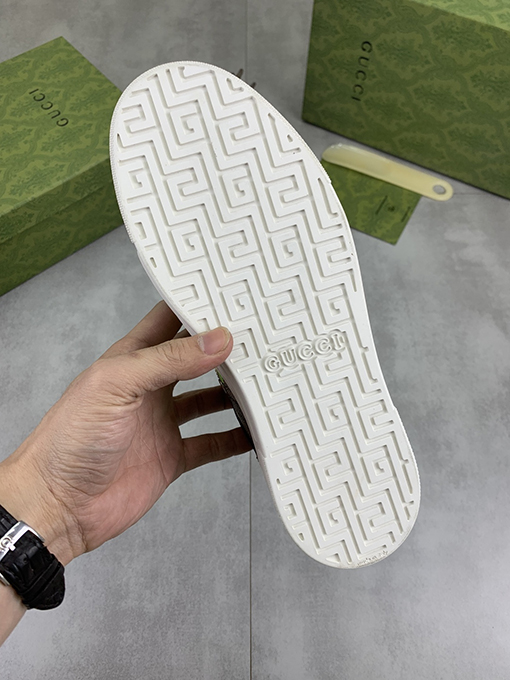 グッチ クラシックカジュアルメンズシューズ