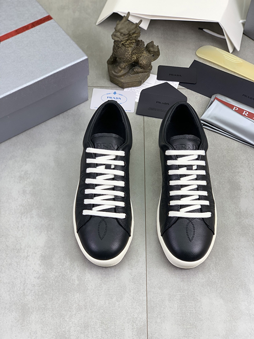プラダ ベストセラー商品を主に宣伝ファッションメンズシューズ
