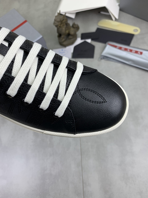 プラダ ベストセラー商品を主に宣伝ファッションメンズシューズ