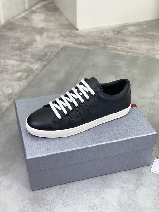 プラダ ベストセラー商品を主に宣伝ファッションメンズシューズ