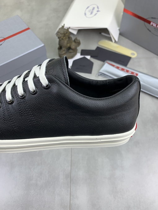 プラダ ベストセラー商品を主に宣伝ファッションメンズシューズ