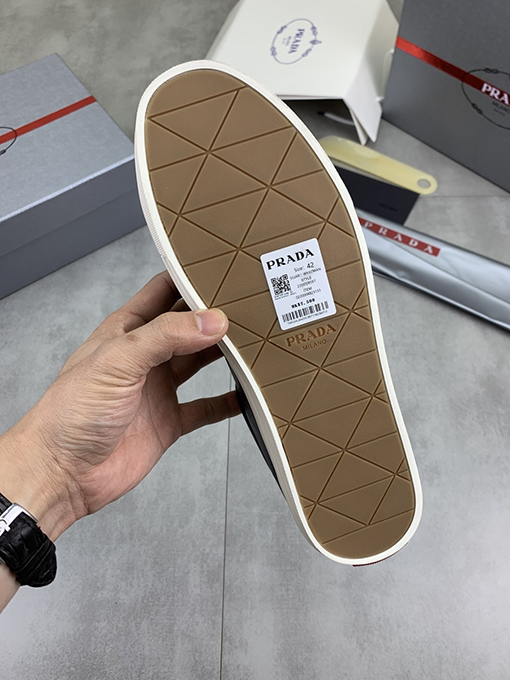 プラダ ベストセラー商品を主に宣伝ファッションメンズシューズ