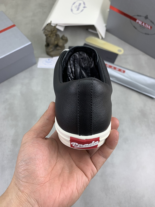 プラダ ベストセラー商品を主に宣伝ファッションメンズシューズ