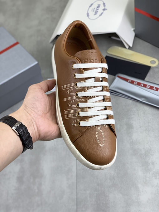プラダ ベストセラー商品を主に宣伝ファッションメンズシューズ