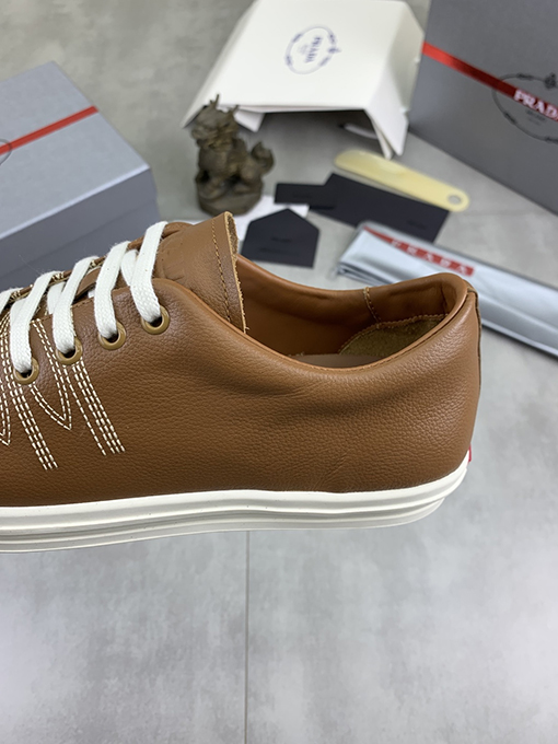 プラダ ベストセラー商品を主に宣伝ファッションメンズシューズ