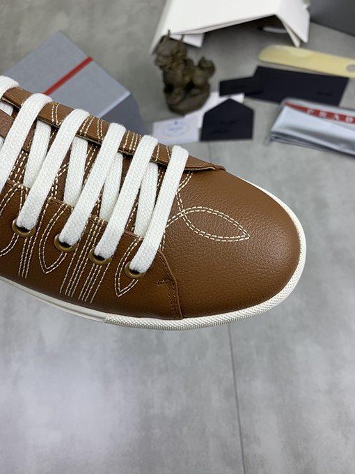 プラダ ベストセラー商品を主に宣伝ファッションメンズシューズ