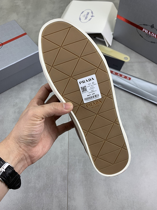 プラダ ベストセラー商品を主に宣伝ファッションメンズシューズ