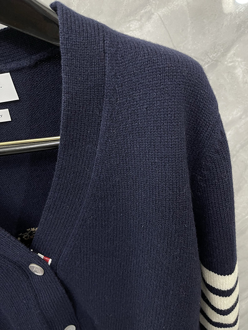 トムブラウンコピー 新しい馬柄ニットカーディガン