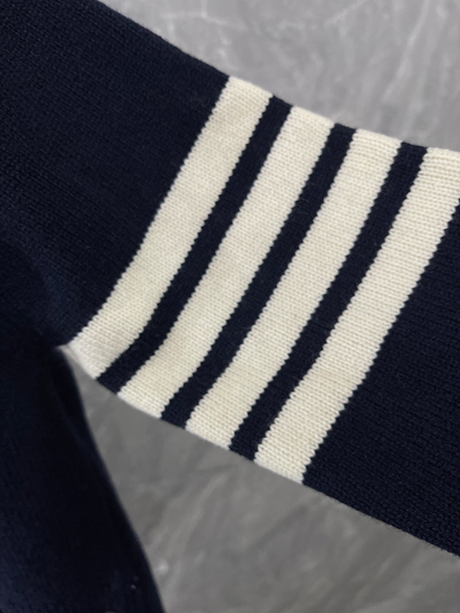 トムブラウンコピー 新しい馬柄ニットカーディガン