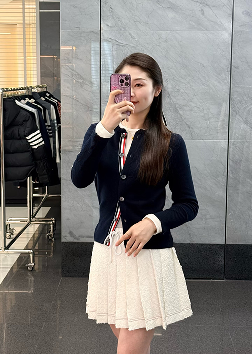 トムブラウン 限定馬年プレッピースタイルのクルーネックシングルブレストボタンニットカーディガン