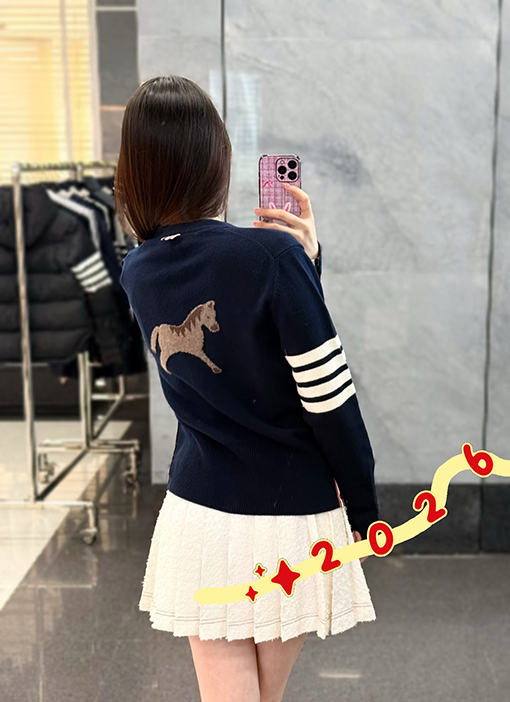 トムブラウン 限定馬年プレッピースタイルのクルーネックシングルブレストボタンニットカーディガン