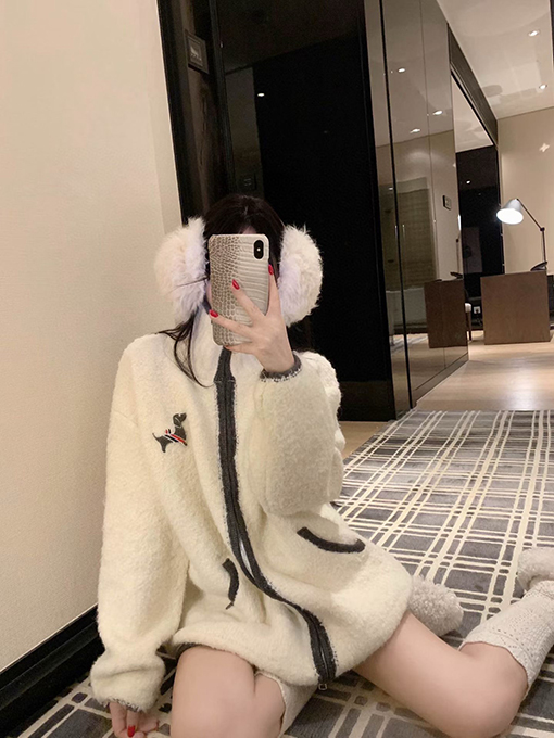 トムブラウンコピー プレッピースタイルのふわふわの子犬柄カラーブロックの厚手セーターコート