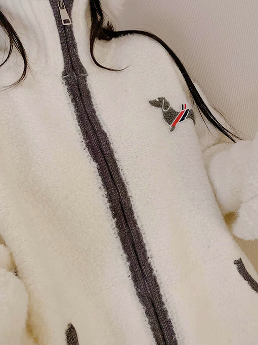 トムブラウンコピー プレッピースタイルのふわふわの子犬柄カラーブロックの厚手セーターコート