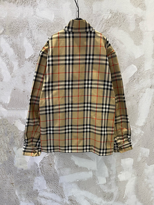 バーバリー スタンドカラーのクラシックなコットンカーキワークウェアジャケット