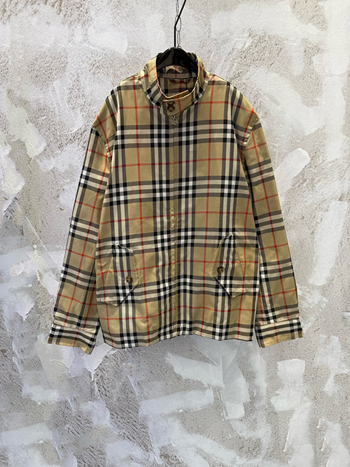 バーバリー スタンドカラーのクラシックなコットンカーキワークウェアジャケット