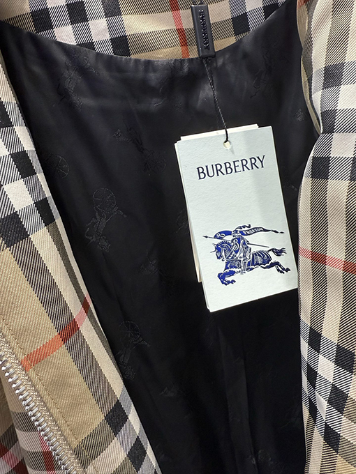 バーバリー スタンドカラーのクラシックなコットンカーキワークウェアジャケット