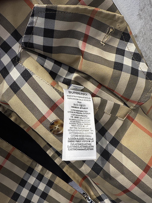 バーバリー スタンドカラーのクラシックなコットンカーキワークウェアジャケット