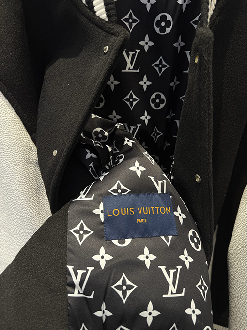 ルイヴィトン Nigo パッチワークレザーパールバックルレザートリムフロントポケットが付いたベースボールスタイルのベルト付きジャケット