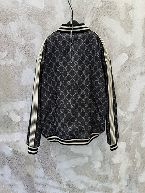 グッチコピー GUCCI クラシックな全面ロゴプリントのベースボールカラージャケット